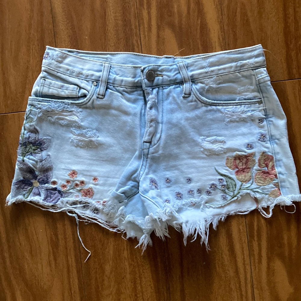Blank NYC floral jean shorts size 25